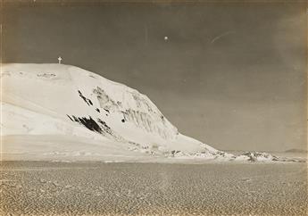 HERBERT PONTING (1870-1935) A group of 29 photographs documenting the Terra Nova Expedition. 1910-11.